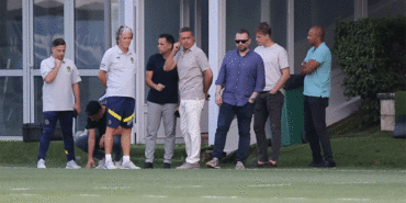 fenerbahce-golcu-avina-cikti-bugun-cok-kritik-listede-4-isim-var-SUAOlXSP.gif