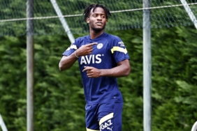 Fenerbahçe'nin yeni transferi sahaya indi 5 fenerbahcenin-yeni-transferi-sahaya-indi-I5S95LGf.jpg