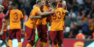 flas-galatasaray-aciklamasi-10-kisi-kaldiktan-sonra-daha-iyi-oynadi-nxCJl3Fh.gif