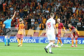 galatasaray-haberi-abdulkerim-bardakcidan-super-ligdeki-ilk-kirmizi-kart-s9es3cxy.jpg