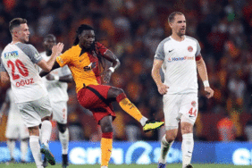 galatasarayda-bafetimbi-gomis-20-dakika-fikrine-karsi-ciWdyJ7a.gif