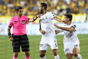 Josef de Souza, Ankaragücü maçı sonrası kırmızı kart gördü! 2 josef-de-souza-ankaragucu-maci-sonrasi-kirmizi-kart-gordu-WpPSxulS.gif