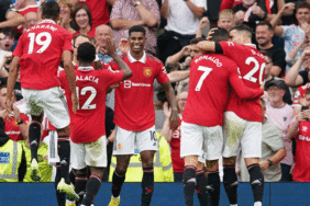 Manchester United satışa çıktı: 3 milyar 750 milyon Sterlin... 5 manchester-united-satisa-cikti-3-milyar-750-milyon-sterlin-p8PwyU43.gif