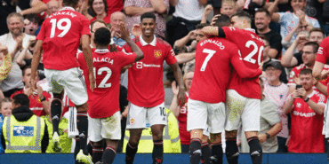 manchester-united-satisa-cikti-3-milyar-750-milyon-sterlin-p8PwyU43.gif