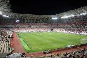 Sivasspor-Fatih Karagümrük maçını az sayıda taraftar takip etti 4 sivasspor-fatih-karagumruk-macini-az-sayida-taraftar-takip-etti-fpEU1Wkl.jpg