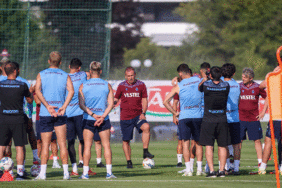 Son dakika Trabzonspor haberi! Bordo mavililerin Ferencvaros maçı kadrosu belli oldu! Abdullah Avcı'dan Yusuf Yazıcı kararı 6 son-dakika-trabzonspor-haberi-bordo-mavililerin-ferencvaros-maci-kadrosu-belli-oldu-abdullah-avcidan-yusuf-yazici-karari-OpETibit.gif