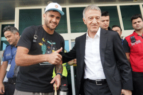 Trabzonspor, Maxi Gomez'in lisans işlemlerini başlattı! Ümraniye maçında kadroda olabilir 4 trabzonspor-maxi-gomezin-lisans-islemlerini-baslatti-umraniye-macinda-kadroda-olabilir-PHPKzBUw.gif