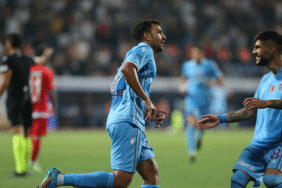 Trabzonspor'a galibiyeti getiren Trezeguet: Gol atacağımı biliyordum! 7 trabzonspora-galibiyeti-getiren-trezeguet-gol-atacagimi-biliyordum-VH9Re5uj.gif