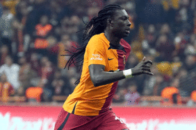 bafetimbi-gomis-wesley-sneijderi-yakaladi-GIY81mbI.gif