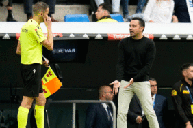 Barcelona tarihinin en kötüsü Xavi! 1 barcelona-tarihinin-en-kotusu-xavi-TkVgEYHR.gif