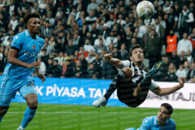 Beşiktaş'lı Salih Uçan: Şampiyonluk için beraberlik yetmiyor! 2 besiktasli-salih-ucan-sampiyonluk-icin-beraberlik-yetmiyor-AS2NtKGn.gif