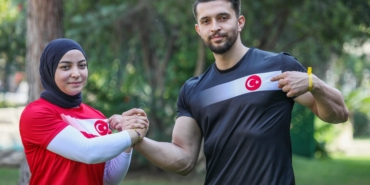 bilek-guresi-sporcularinin-dunya-sampiyonlugu-gururu-59WXT622.jpg