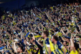 Dinamo Kiev maçı öncesi dikkat! Fenerbahçe'den taraftarlarına çağrı... 2 dinamo-kiev-maci-oncesi-dikkat-fenerbahceden-taraftarlarina-cagri-NlmHOvsX.gif