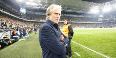fenerbahce-teknik-direktoru-jorge-jesus-avrupa-futbolunun-zirve-kalitesindeki-futbolu-oynadik-LcF7XOnK.gif