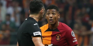 galatasarayda-rota-belli-oldu-aanholt-gidiyor-o-geliyor-E74OnQgC.jpg
