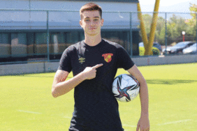 Göztepe, Berkay Atay’ı transfer etti 5 goztepe-berkay-atayi-transfer-etti-p6TmSR9R.gif