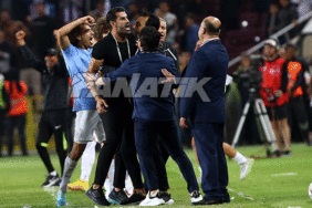 Hatayspor'da Volkan Demirel çıldırdı, Valerien Ismael'in üzerine yürümeye kalktı 3 hataysporda-volkan-demirel-cildirdi-valerien-ismaelin-uzerine-yurumeye-kalkti-3PnJJOJ7.gif