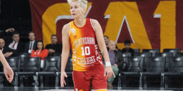 isil-alben-en-cok-galatasaray-formami-ozledim-OaLhCfgF.gif