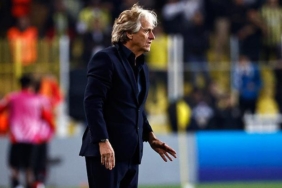 Jorge Jesus, Altay Bayındır'a sahip çıktı: Ona gösterilen tepkiler, bana gösterilmiş tepkidir! 2 jorge-jesus-altay-bayindira-sahip-cikti-ona-gosterilen-tepkiler-bana-gosterilmis-tepkidir-rsuBLwqd.jpg