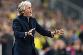 Jorge Jesus liderliğini gösterdi! İşte Rennes maçında oyuncularına söyledikleri 4 jorge-jesus-liderligini-gosterdi-iste-rennes-macinda-oyuncularina-soyledikleri-rnUV2KlL.gif