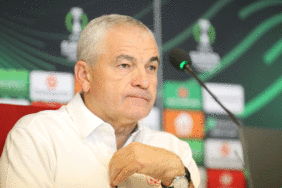 Rıza Çalımbay: “Cluj maçını kesinlikle kazanmamız gerekiyor” 4 riza-calimbay-cluj-macini-kesinlikle-kazanmamiz-gerekiyor-ZkavChS1.gif