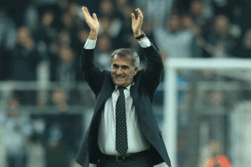 Şenol Güneş'in Beşiktaş'taki ilk döneminde öne çıkan en iyi 9 maçı 5 senol-gunesin-besiktastaki-ilk-doneminde-one-cikan-en-iyi-9-maci-DJ1FFWhm.gif