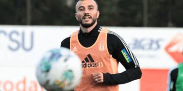 senol-gunesten-romain-saiss-karari-AhRH4W2R.gif