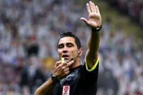 Sivasspor - Giresunspor maçının VAR’ı Koray Gençerler 3 sivasspor-giresunspor-macinin-vari-koray-gencerler-4iIf6QVB.jpg