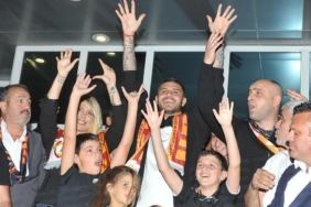 son-dakika-mauro-icardi-resmen-galatasarayda-iste-sozlesme-detaylari-ve-yillik-ucreti-tuebrNt8.jpg