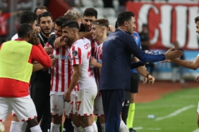 Antalyaspor kendine geldi, seri yakaladı 3 antalyaspor-kendine-geldi-seri-yakaladi-s58ixR8p.jpg