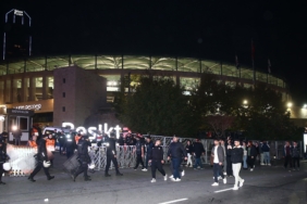 Beşiktaş taraftarı stattan ayrılıyor 22 besiktas-taraftari-stattan-ayriliyor-xe4kBt5h.jpg