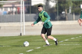 Bursaspor’da Menemen FK maçının taktik idmanı yapıldı 4 bursasporda-menemen-fk-macinin-taktik-idmani-yapildi-1UPHZvdH.jpg