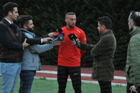 Cenk Tosun, Salih Özcan ve Samet Akaydın'dan A Milli Takım yorumu 18 cenk-tosun-salih-ozcan-ve-samet-akaydindan-a-milli-takim-yorumu-sJ6tBUGT.gif