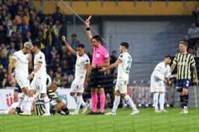 Deniz Çoban yorumladı: Fenerbahçe maçında bir kırmızı daha çıkmalıydı! 4 deniz-coban-yorumladi-fenerbahce-macinda-bir-kirmizi-daha-cikmaliydi-8JAE1AzG.gif