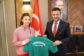 Dünya Şampiyonu Esra Bayrak, Çarşamba Belediyespor'da 5 dunya-sampiyonu-esra-bayrak-carsamba-belediyesporda-jZQ7igfh.jpg