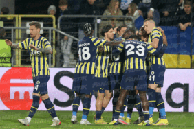 Fenerbahçe grup lideri! (ÖZET) Dinamo Kiev - Fenerbahçe maç sonucu: 0-2 6 fenerbahce-grup-lideri-ozet-dinamo-kiev-fenerbahce-mac-sonucu-0-2-8mcMNR75.gif