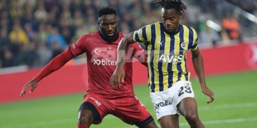 fenerbahce-sivasspor-macinda-michy-batshuayiye-kirmizi-kart-9b92mz1N.jpg