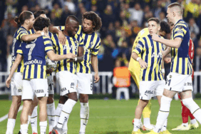 Fenerbahçe, Süper Lig'de evinde kaybetmiyor 4 fenerbahce-super-ligde-evinde-kaybetmiyor-LaQnSCPp.gif