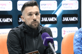 Francesco Farioli: Pozitif bir oyun vardı 3 francesco-farioli-pozitif-bir-oyun-vardi-hMBCSyAF.gif