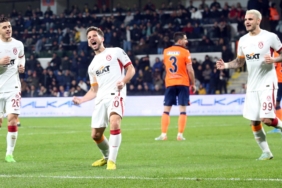 Galatasaray, Başakşehir'e fark attı! İşte kare kare o anlar! (VİDEO) 2 galatasaray-basaksehire-fark-atti-iste-kare-kare-o-anlar-video-uYVwNITK.jpg