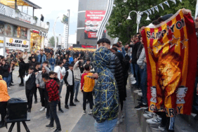 Galatasaray - Beşiktaş derbisi öncesinde gerginlik 2 galatasaray-besiktas-derbisi-oncesinde-gerginlik-x5IJsWKQ.gif