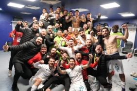 Giresunspor, Fenerbahçe galibiyeti sonrası soyunma odasında coştu 5 giresunspor-fenerbahce-galibiyeti-sonrasi-soyunma-odasinda-costu-uFJ3ehjF.jpg