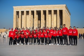 Kadın hentbolculardan Anıtkabir'e ziyaret 2 kadin-hentbolculardan-anitkabire-ziyaret-2Uu5ieUM.jpg