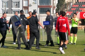 Maç sonu hakem isyanı: Sadece ve sadece adalet istiyoruz 3 mac-sonu-hakem-isyani-sadece-ve-sadece-adalet-istiyoruz-TxAO6iLf.jpg