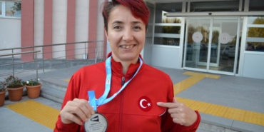 para-badminton-dunya-ikincisi-halime-yildiz-paris-olimpiyatlarinda-altin-madalya-kazanmak-istiyorum-vDQXikzM.jpg
