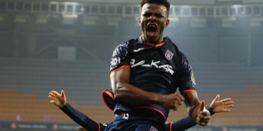 youssouf-ndayishimiye-mucizesi-galatasarayin-kapisindan-dondu-asgari-ucrete-geldi-simdi-transferin-gozdesi-ILl2xuTY.jpg