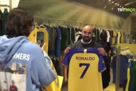 Al Nasr taraftarından Ronaldo formasına yoğun ilgi 6 al-nasr-taraftarindan-ronaldo-formasina-yogun-ilgi-ZBRN98dp.jpg
