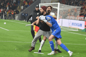 Altay'da kaleci Ozan Evrim Özenç saldırgan hakkında kararını verdi 1 altayda-kaleci-ozan-evrim-ozenc-saldirgan-hakkinda-kararini-verdi-ONgOcmeD.gif