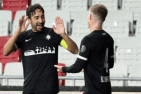 Altay’ın kaptanı İbrahim Öztürk, gençlere taş çıkardı 4 altayin-kaptani-ibrahim-ozturk-genclere-tas-cikardi-eUgUIvTe.gif