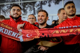 Antalya'da Galatasaray coşkusu 6 antalyada-galatasaray-coskusu-9XAMxd4n.jpg